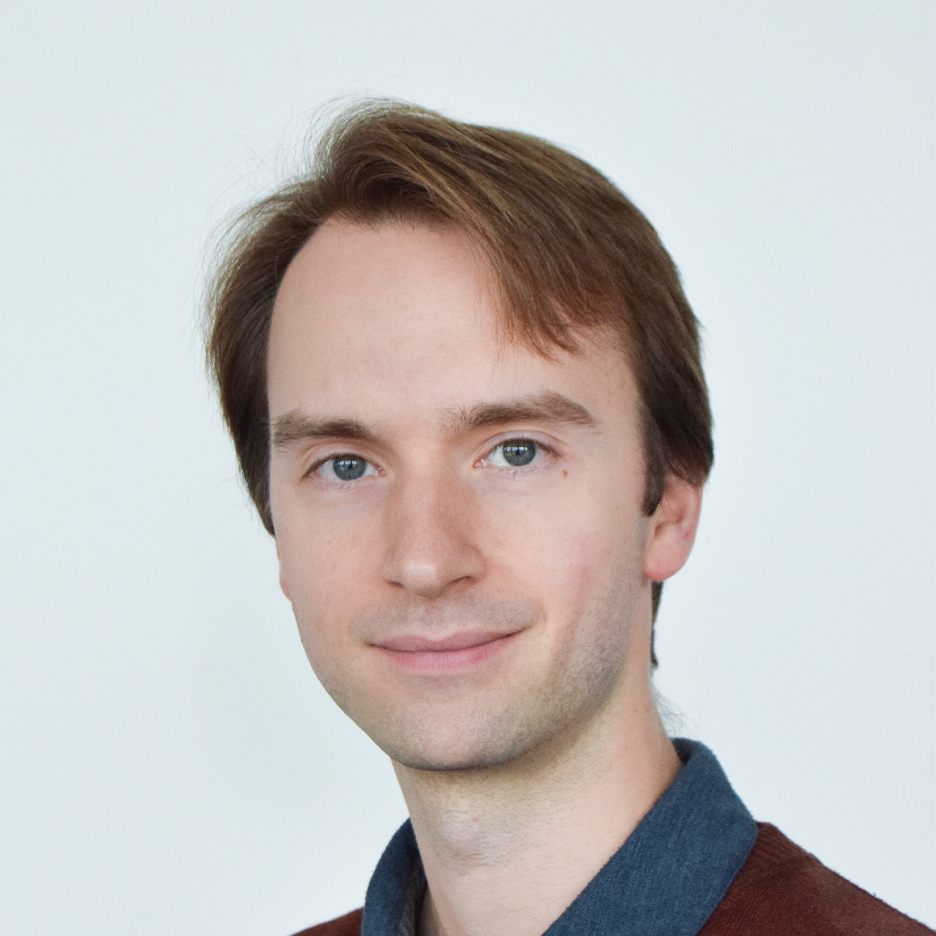 Headshot of Harry Cummings